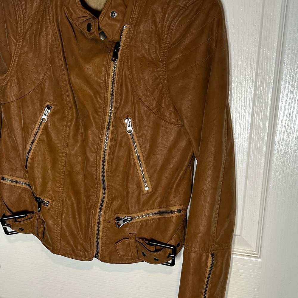 Tan Vegan Leather Free People
Motorcycle Jacket
$75 $168
Size: S| Free People